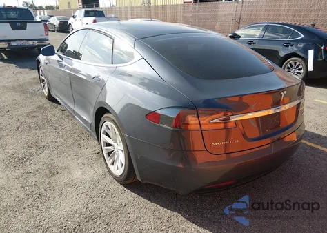 2018 Tesla Model S 100D/75D/P100D z USA, uszkodzony, nr VIN 5YJSA1E28JF295227